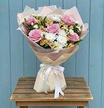 Букет цветов из:  Гвоздики, Орхидеи и Розы в Кораблино