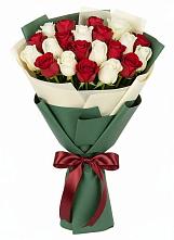 Букет Микс из красных и белых роз в Кораблино