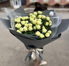 Букет Белые кустовые розы Солинеро в Кораблино