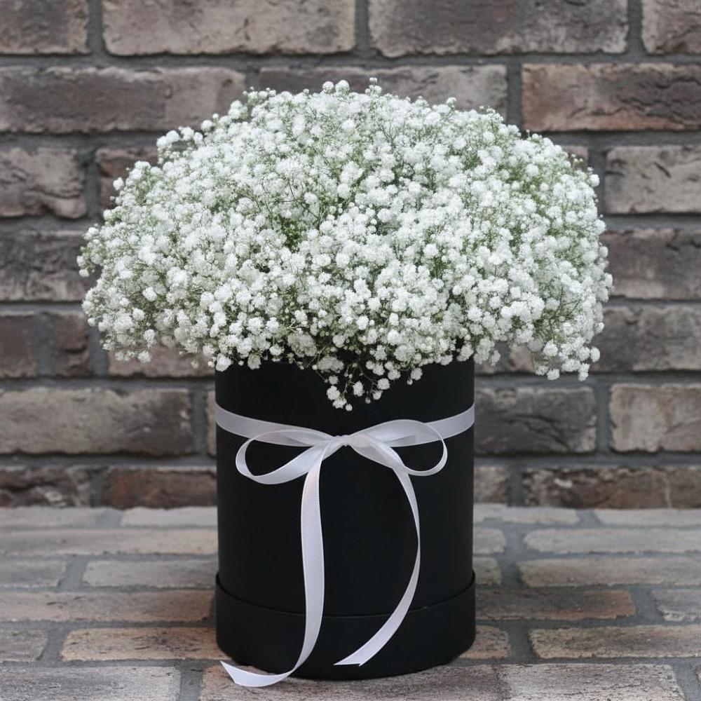 Цветочная композиция из Гипсофила в шляпной коробке в Кораблино