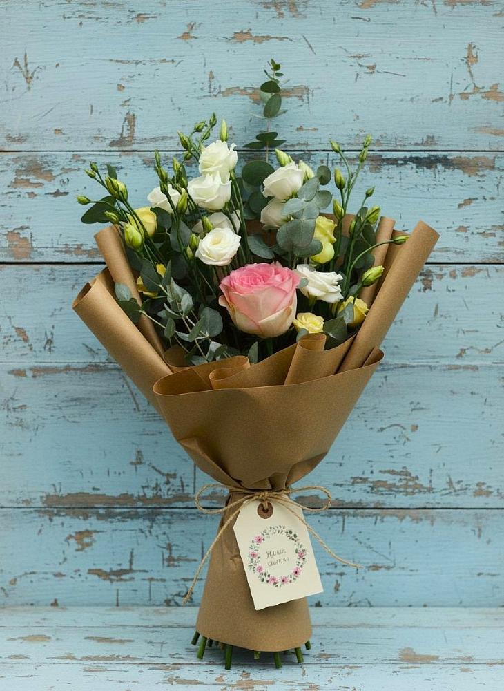 Букет цветов из: Розы и Лизиантусы в Кораблино