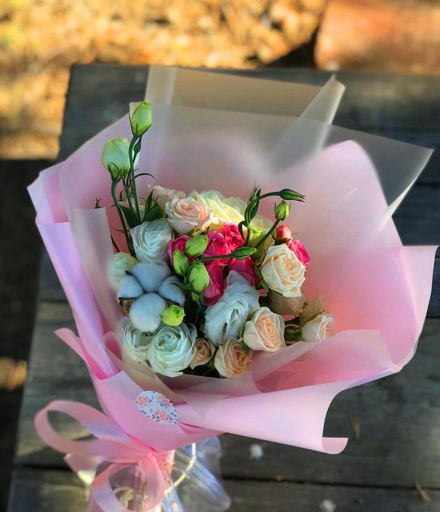 Букет цветов из: Розы и Лизиантусы в Кораблино