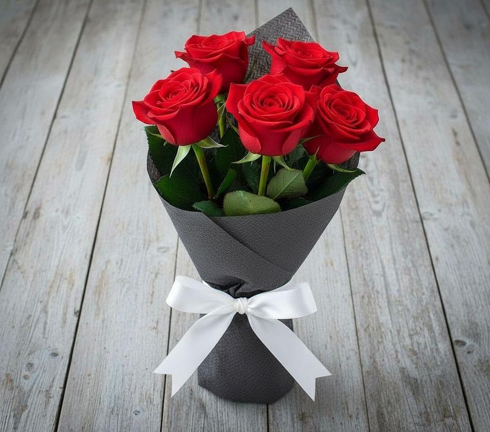 Букет 5 Красных роз Эдлесс Лав в Кораблино