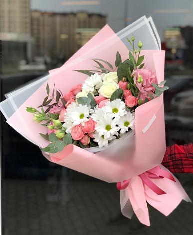 Букет цветов из: Розы, Лизиантусы и Хризантемы в Кораблино