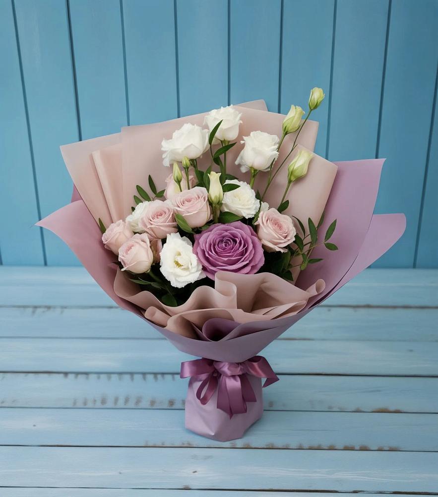 Букет цветов из: Розы и Лизиантусы в Кораблино